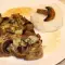 Стейки из свинины с грибами и голубым сыром