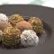 Сырые конфеты с финиками, грецкими орехами и фундуком