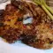 Свиные отбивные с маслом и чесноком