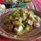 Свинина с зелеными помидорами и луком-пореем