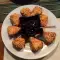 Панированный плавленый сыр с грецкими орехами и семенами кунжута