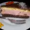 Торт с шоколадом и клубничным вареньем