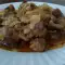 Луковое рагу с кусочками свинины