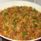 Свежая капуста с молотым мясом на сковороде