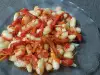 Фасолевый салат с запеченными перцами и луком
