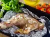 Как запекать с помощи фольги, с какой стороны?
