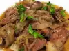 Пьяная куриная печень с грибами и пивом в духовке