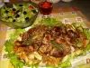 Куриная печень на сковороде с луком, морковью и грибами