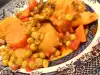 Постный гювеч с горошком и овощами в глиняном горшке