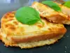 Чесночные ломтики хлеба с сыром