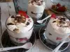 Сливочный крем с клубникой в бокалах