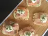 Кростины со сливочным сыром и лососем