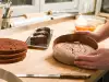 Как и чем резать коржи для торта?