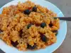 Постный рис с помидорами и оливками