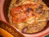 Утка, фаршированная квашеной капустой, в глиняном горшке