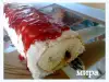 Бисквитный рулет с молочным кремом и джемом