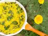 Золотые жареные спагетти с мангольдом и портулаком