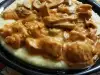 Курица с грибами, репчатым луком и сливками