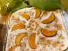 Торт из печенья с изюмом и персиками