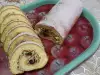 Нежный рулет с масляным кремом и клубничным вареньем