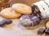 Сладкая колбаска с какао-порошком