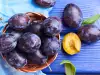 Как почистить сливы от косточек?