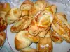 Соленое печенье со сливочным сыром и кунжутом