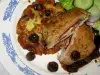 Фаршированная свиная корейка на решти и карамелизированных луковках