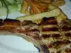 Свиная отбивная с медовым маринадом на гриле