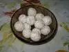 Шарики из брынзы с кунжутом