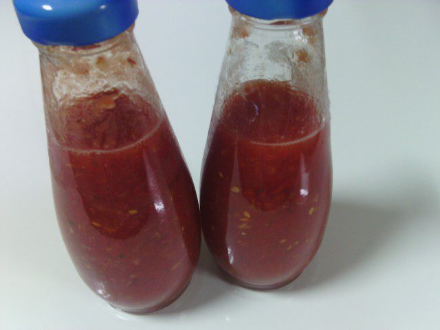 Томатный сок в бутылках