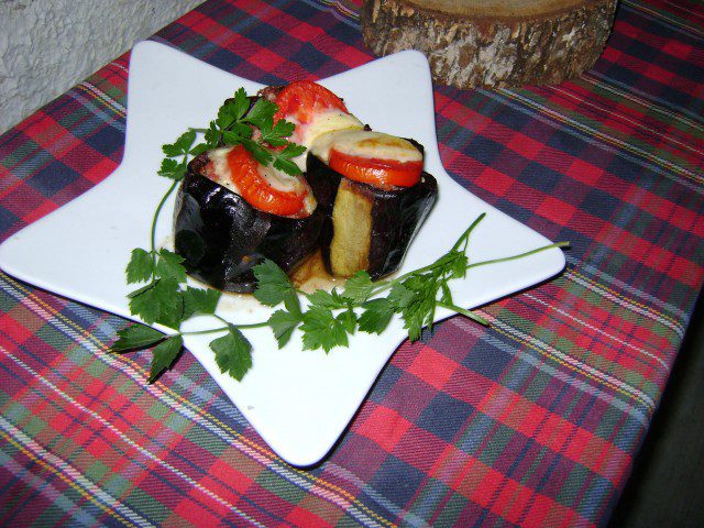 Баклажаны, фаршированные мясным фаршем