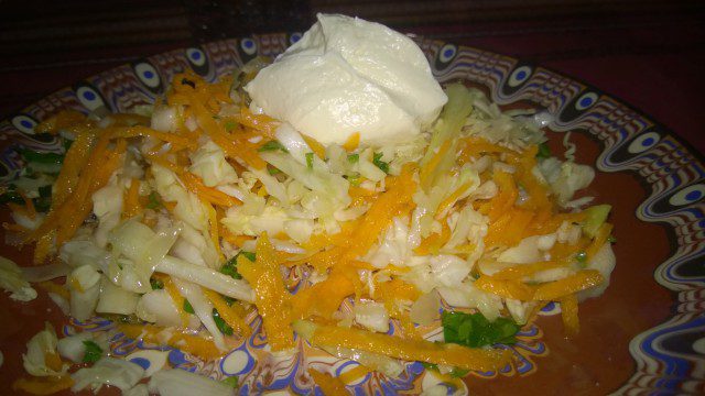 Салат из капусты, моркови и майонеза
