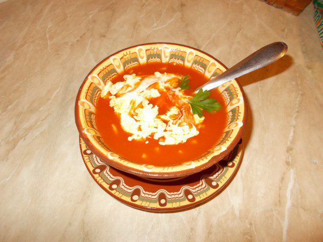 Томатный суп с вермишелью и сливками