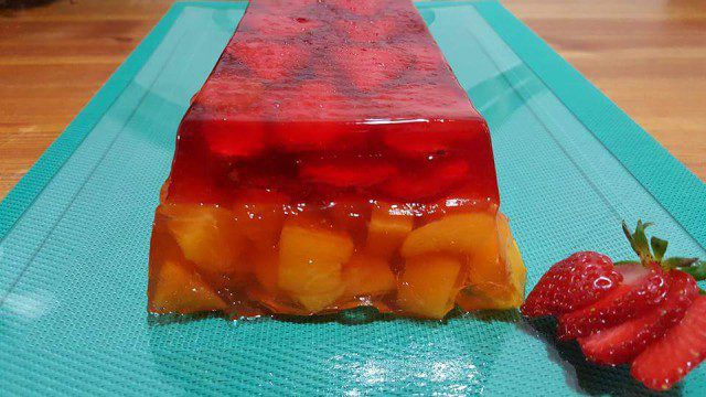 Желейный торт с ягодами