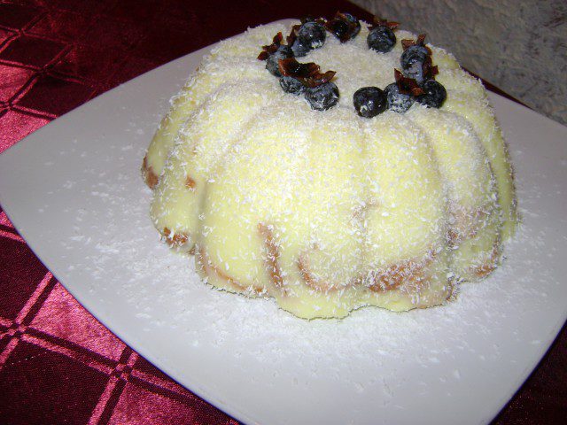 Эффектный пирог с круассанами и лимонным кремом