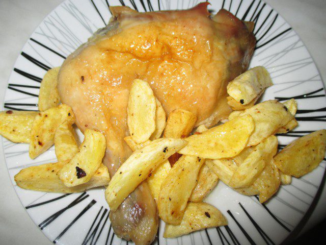 Куриные окорочка с картошкой