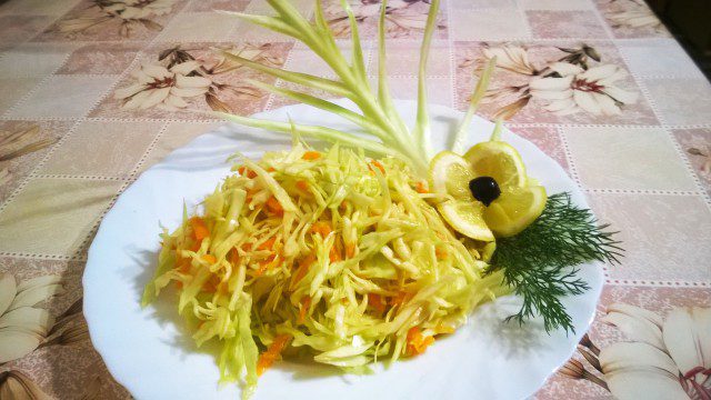 Салат из капусты с морковью