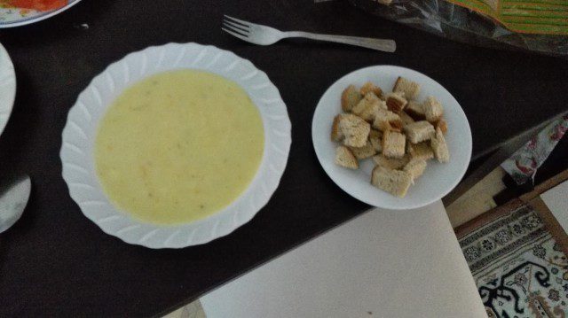 Картофельный суп-пюре с хлебными гренками
