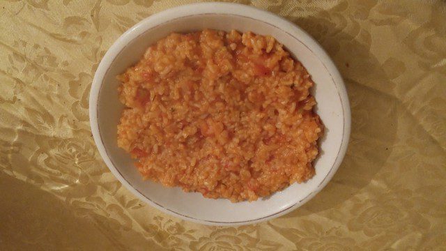 Вкусный рис с помидорами