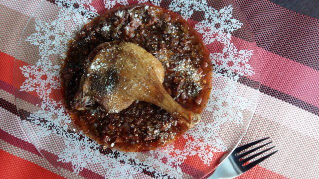 Печеные утиные ножки с соусом