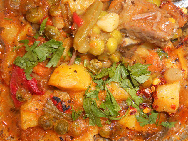 Телятина с картофелем и овощами