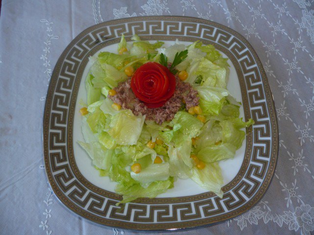 Быстрый салат с тунцом