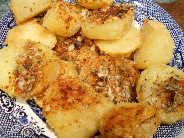 Запеченная хрустящая картошечка с тимьяном и орегано