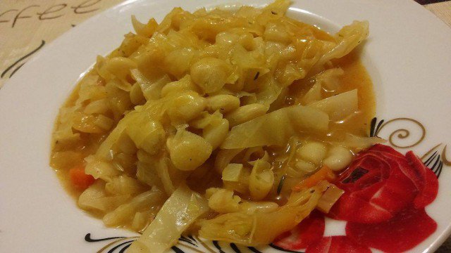 Фасоль с квашеной капустой по старому рецепту