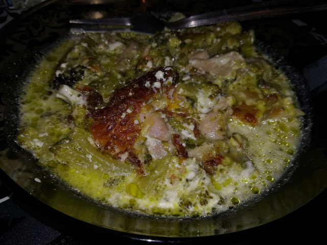Куриное мясо с брокколи и соусом Бешамель