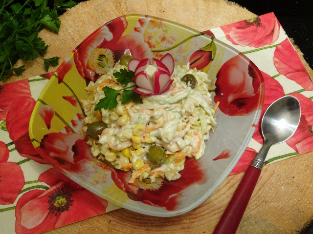 Салат из свежей капусты с острым майонезным соусом