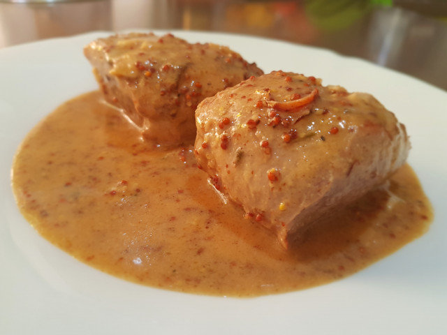 Свиная корейка с медом и двумя видами горчицы
