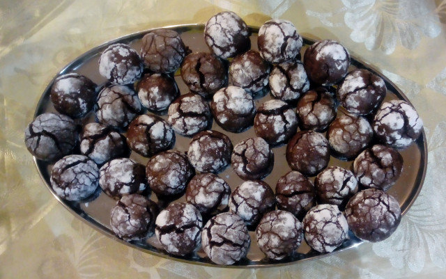 Какаовое печенье с трещинками