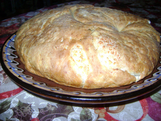 Скрученный содовый хлеб с брынзой